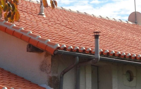 Nettoyage demoussage de toiture 83